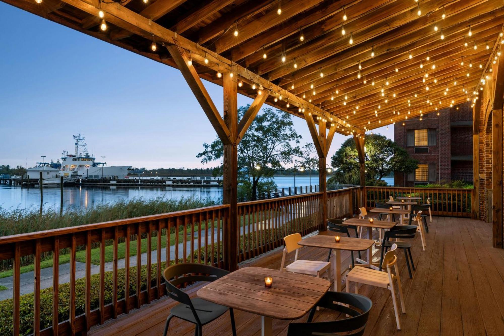Hotel Aloft Wilmington At Coastline Center Exterior foto