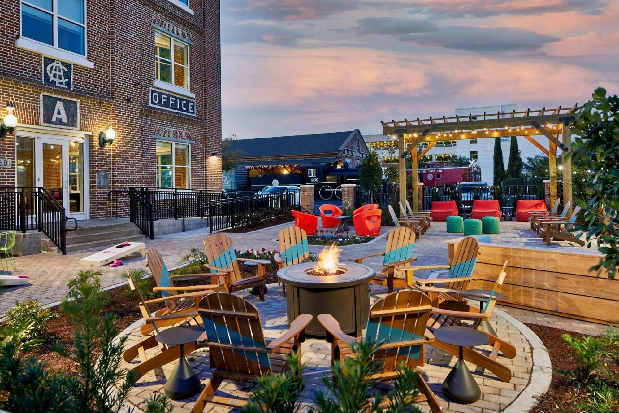 Hotel Aloft Wilmington At Coastline Center Exterior foto